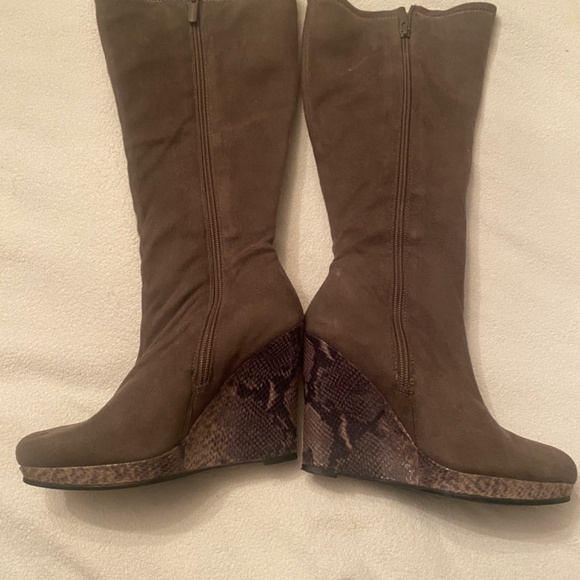 Faux sued/snakeskin platform boot size 6 - Picture 2 of 6